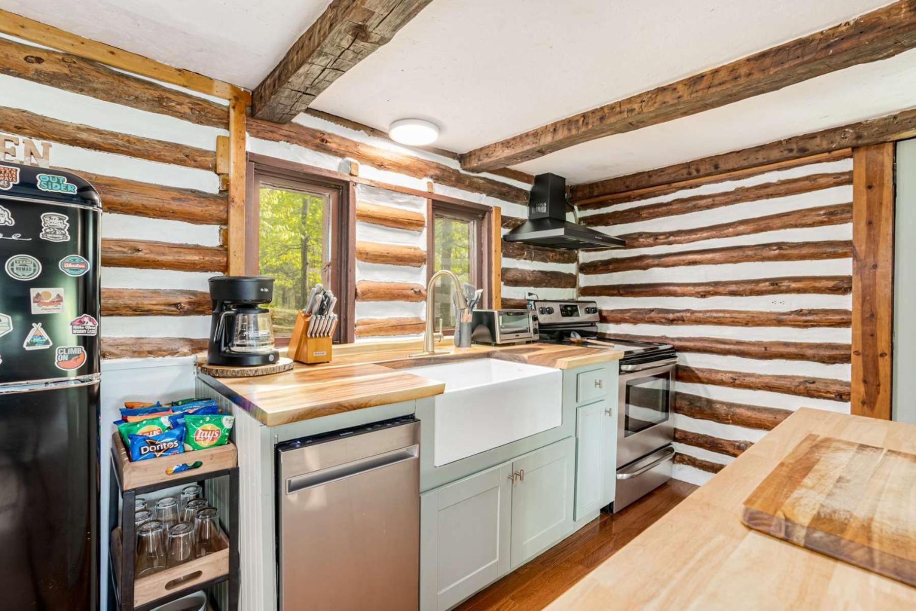Modernized Log Cabin W Hot Tub Fire Pit & Views Berkeley Springs Exterior photo